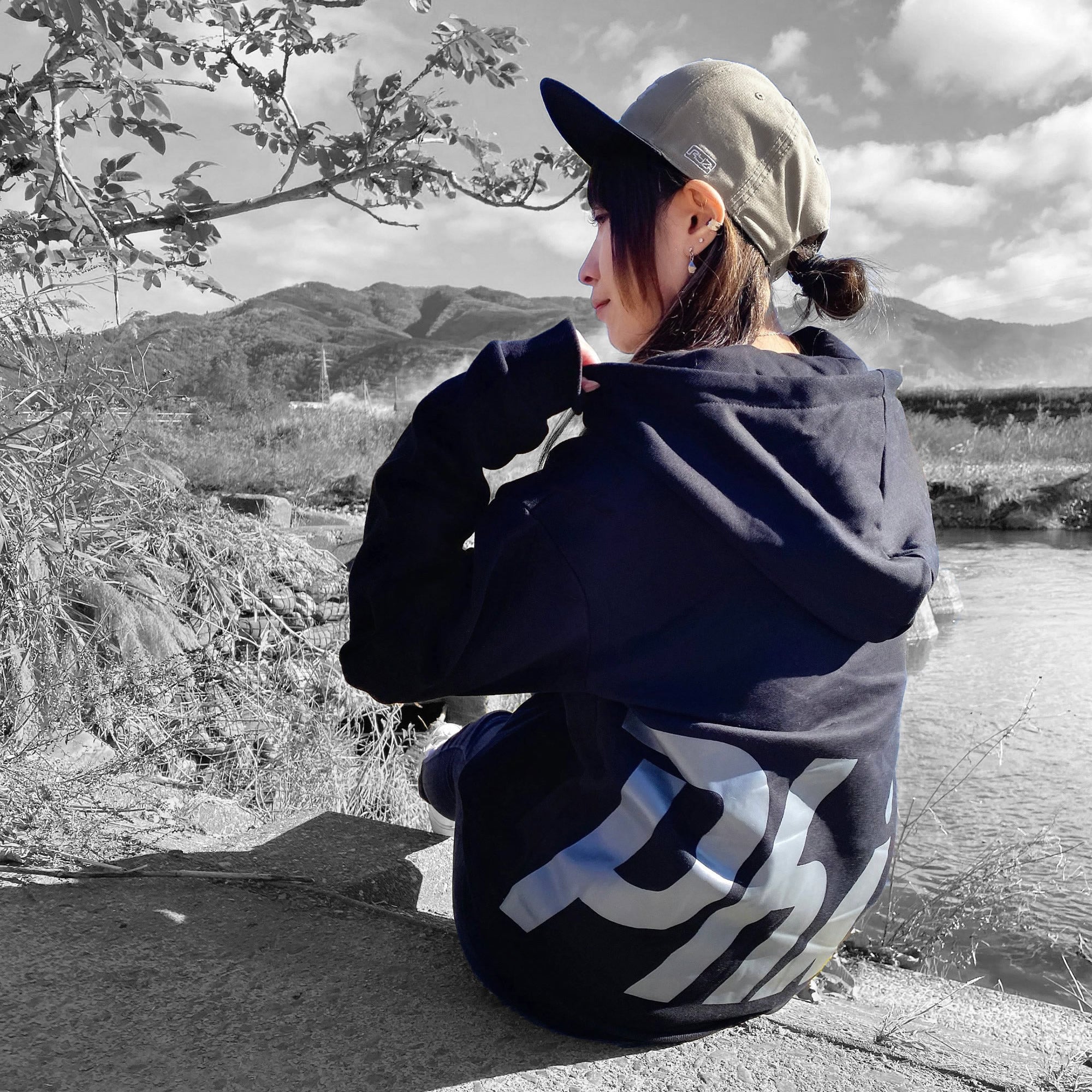 OVER SIZE GRAFIX LOGO HOODIE | THICK COTTON